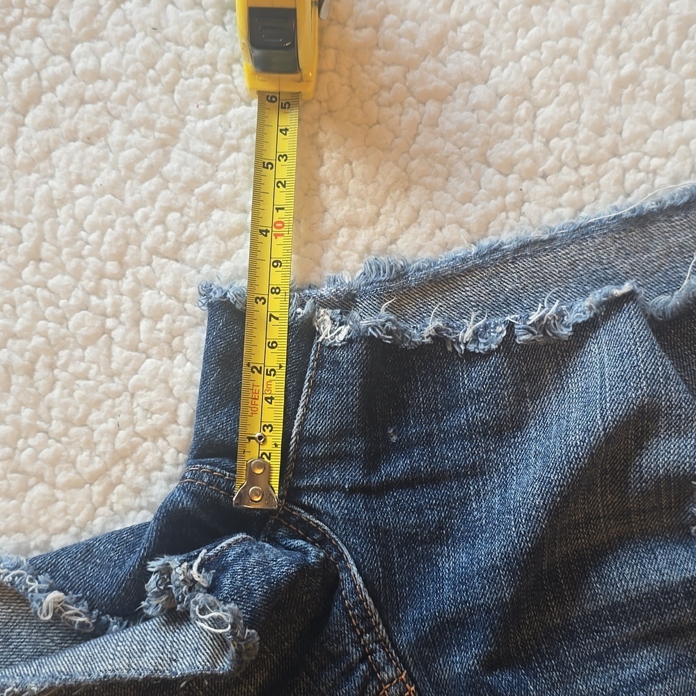 American Eagle Outfitters Women's Distressed Blue Denim Shorts Sz.4 - Picture 10 of 12
